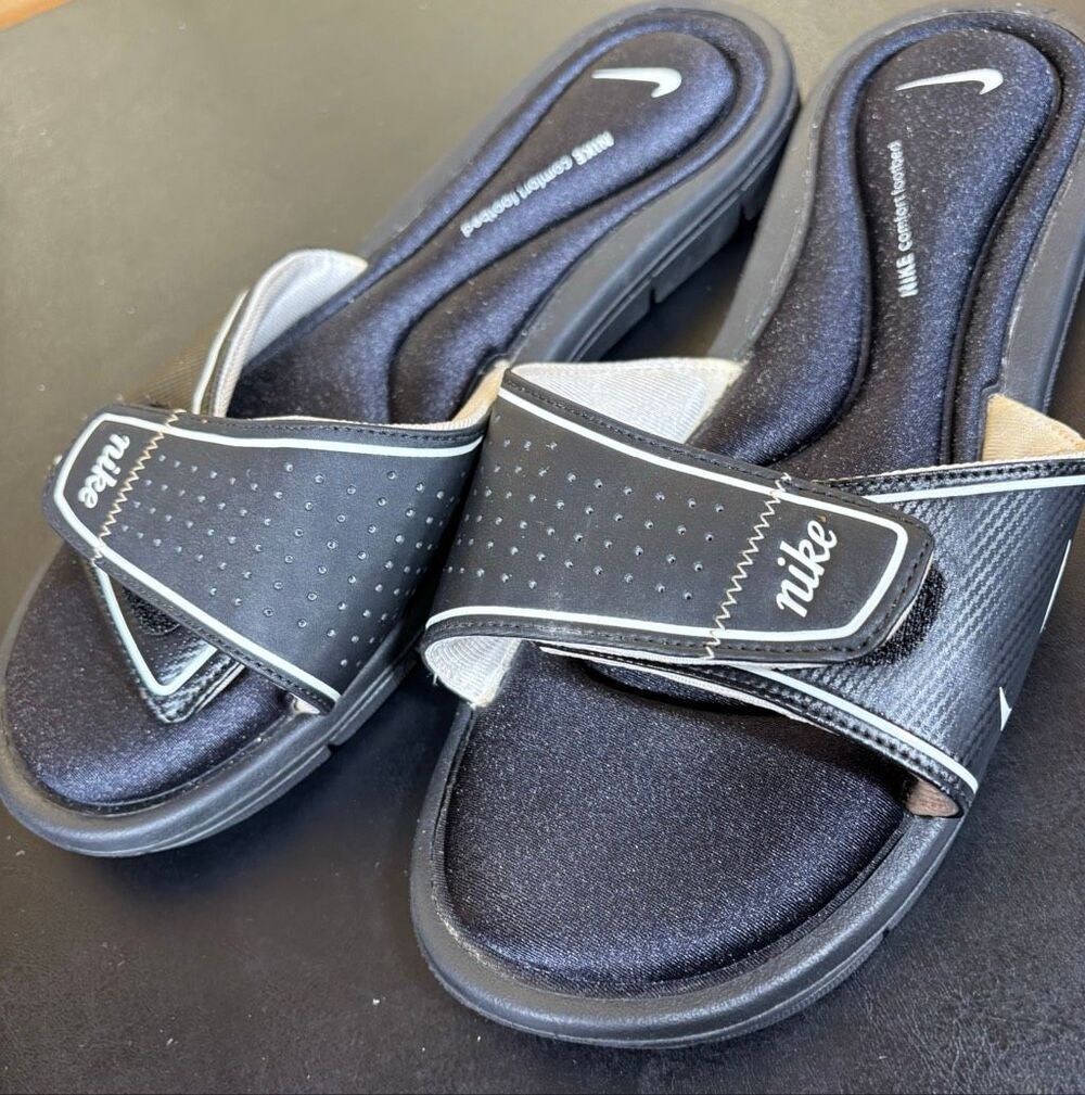 NIKE COMFORT FOOTBED, BLACK & WHITE FLIP FLOP SANDALS WITH ADJUSTABLE STRAPS SIZ